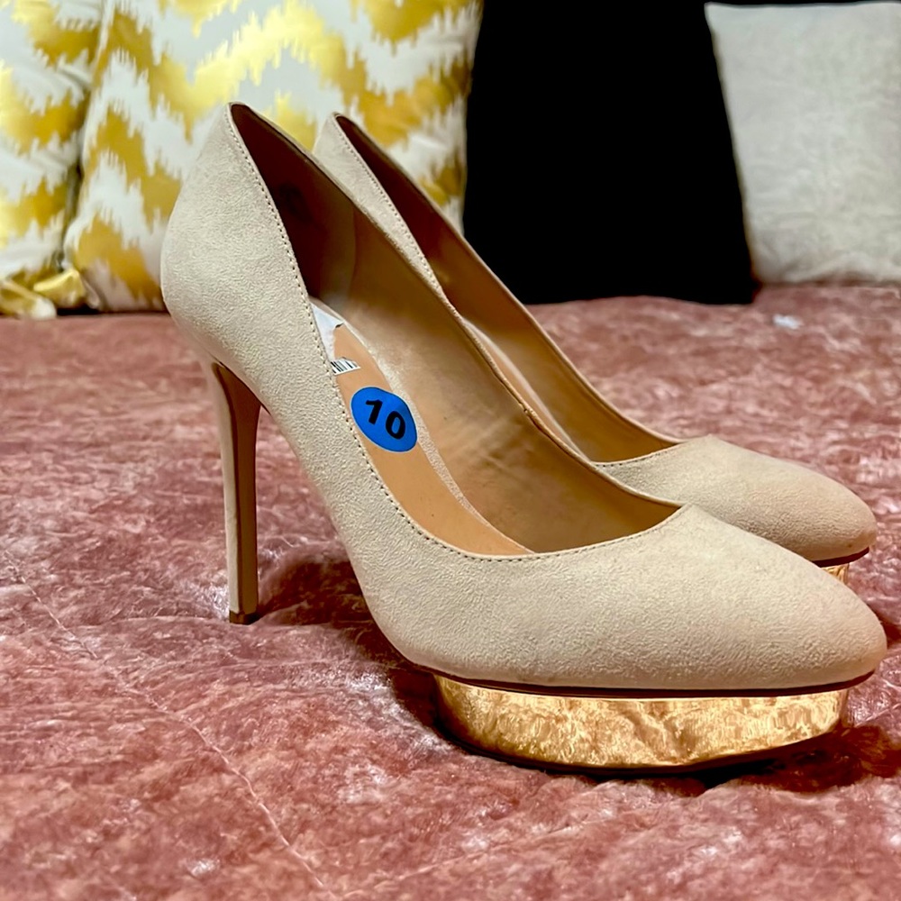 JLo brand heels! Super cute and eye catching! Never worn!